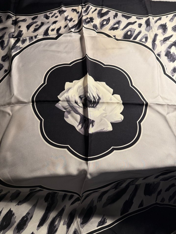Vakko Siyah Leopar Desenli Eşarp - Görsel 5