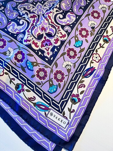 Vakko Çiçek Desenli İpek Eşarp