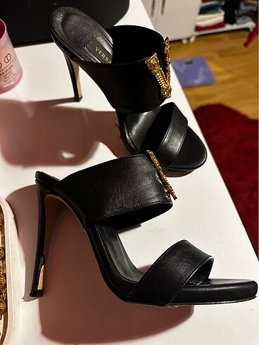 35 Beden Versace topuklu terlik