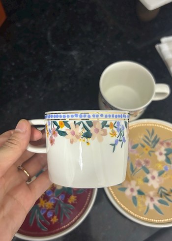  Beden English HomeÇiçek Desenli İki Kupa ve Tabak Seti