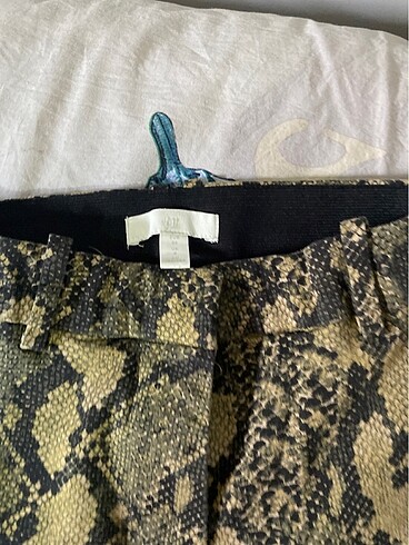 H&M Yılan derisi tayt pantolon