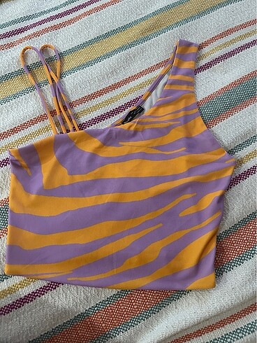 Bershka asimetrik crop cift askili