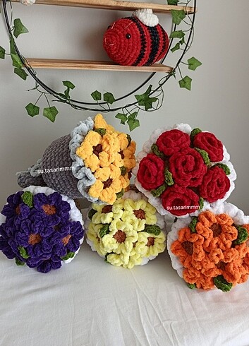 Crochet solmayan kadife örgü çiçek buket