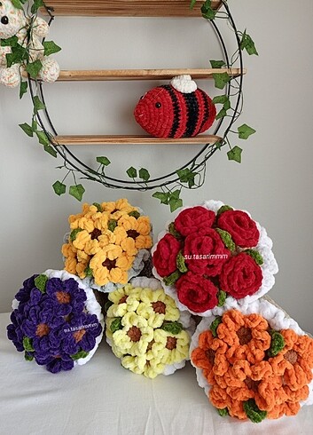 Crochet solmayan kadife örgü çiçek buket
