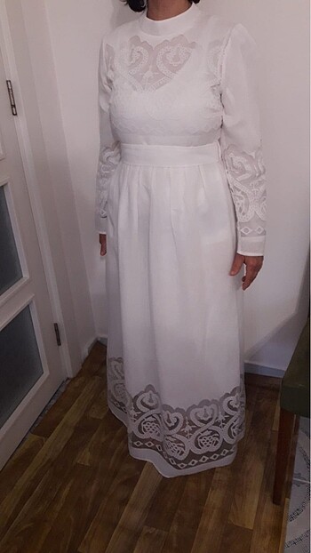 44 Beden Beyaz tesettür elbise