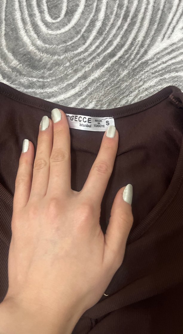 Düğmeli Kahverengi V Yaka Bluz - Görsel 5