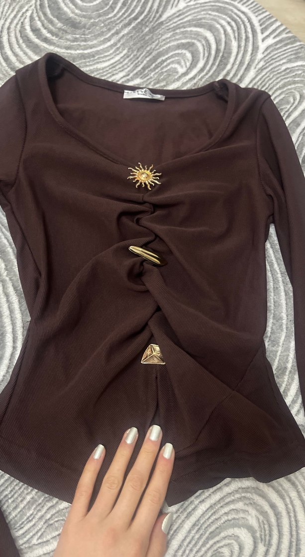 Düğmeli Kahverengi V Yaka Bluz - Görsel 2