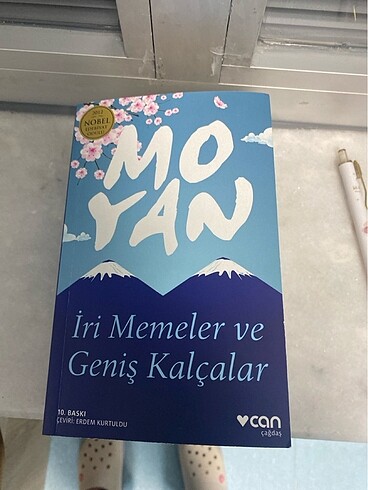 İri memeler geniş kalçalar