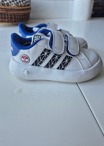 Adidas marvel spiderman çocuk spor ayakkabı
