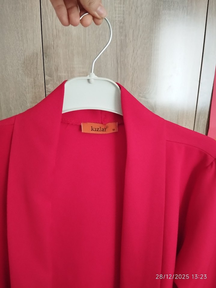 Kırmızı ceket - Görsel 3