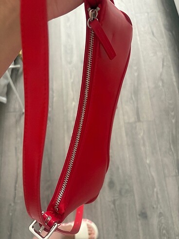  Beden H&M kırmızı çanta