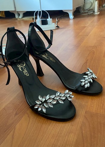 Siyah Taşlı Stiletto Topuklu Kadın Ayakkabı