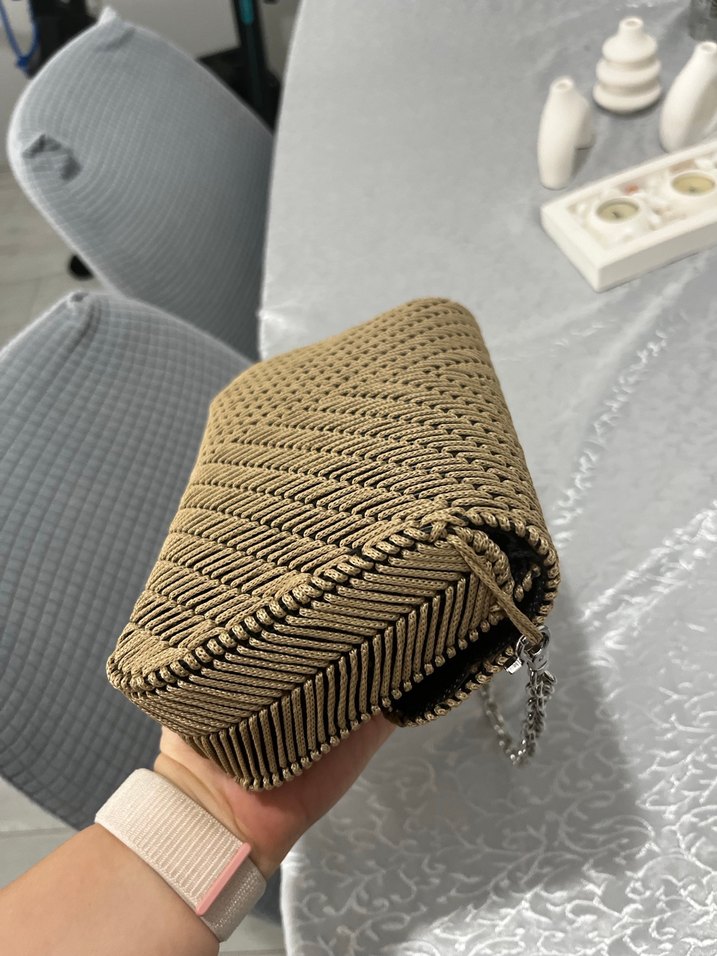 Zincir Detaylı El İşlemesi Krem Rengi Yılan Desenli Kadın Çanta - Görsel 2