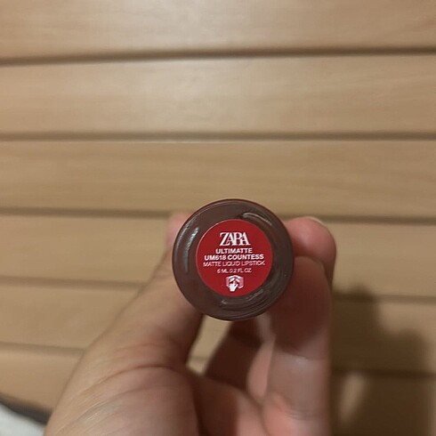 Beden Zara mat kırmızı ruj