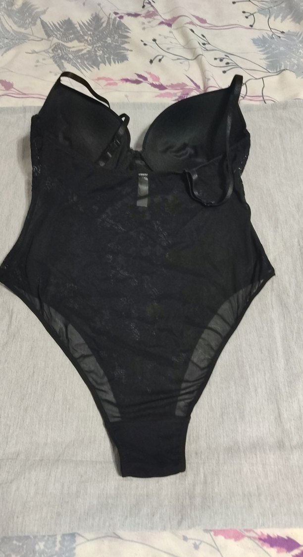 Siyah dantelli badı tek kusuru göğüs telının biri yoktur - Görsel 4