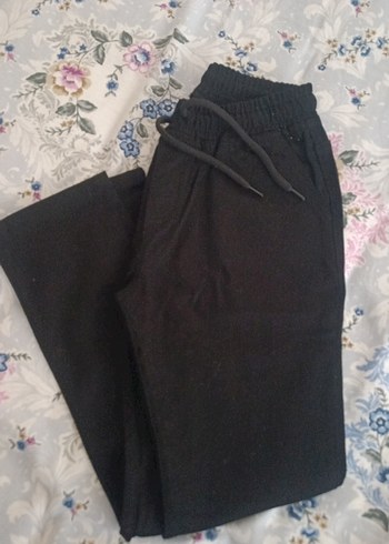 Diğer siyah okul pantolonu