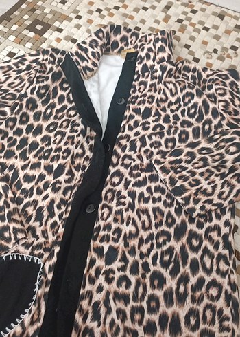 Düğmeli Leopar Desenli Kadın Ceket - Görsel 2