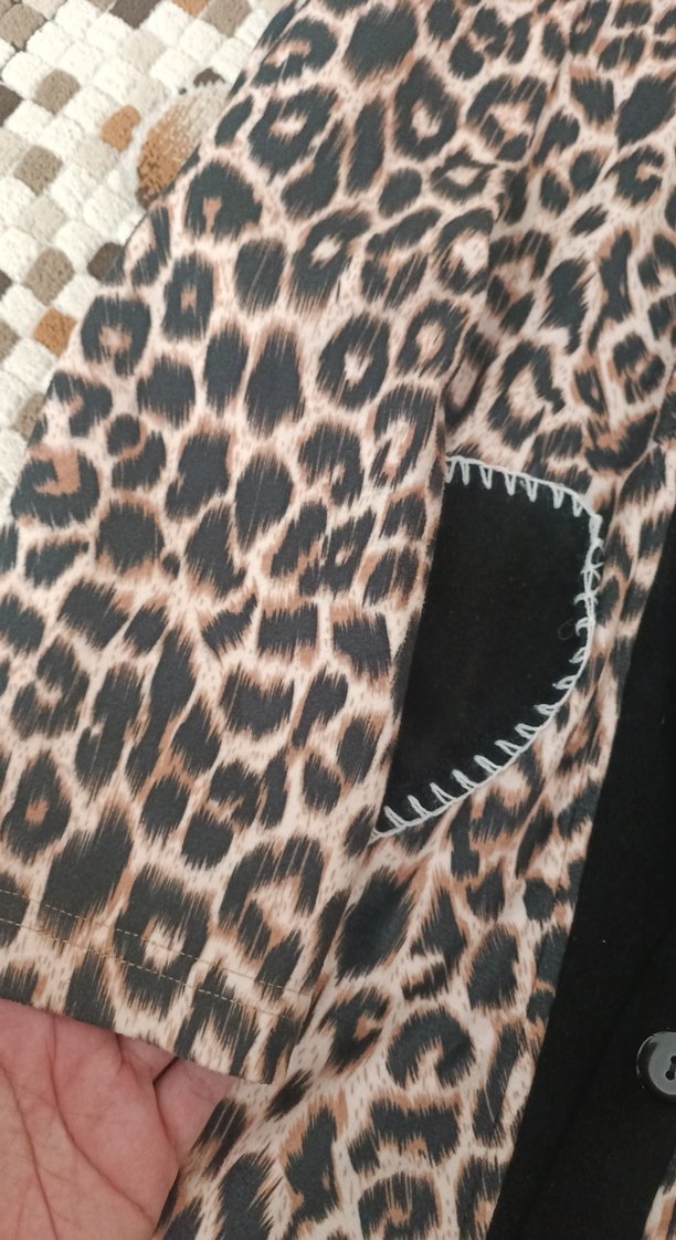 Düğmeli Leopar Desenli Kadın Ceket - Görsel 3