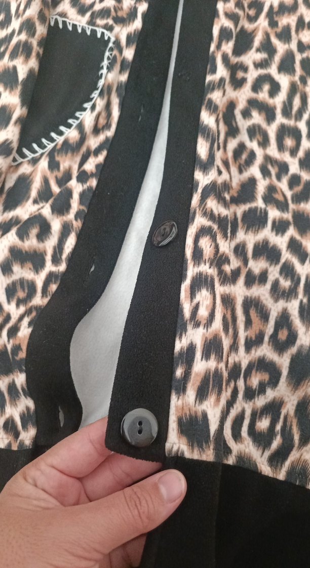 Düğmeli Leopar Desenli Kadın Ceket - Görsel 4