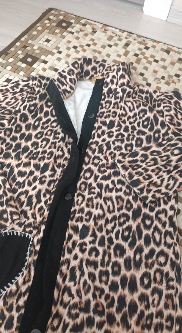 Düğmeli Leopar Desenli Kadın Ceket - Görsel 2