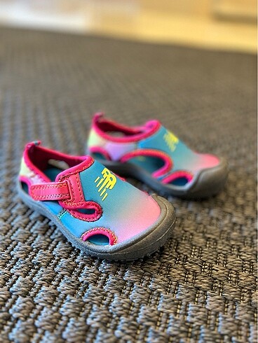 New Balance bebek sandalet 22.5 numara