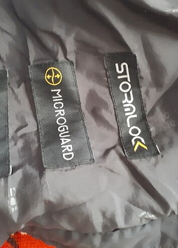 3xl Beden siyah Renk Jack Wolfskin kek 3 in 1 mont. ..2 adet mont icermektedir.ilk r