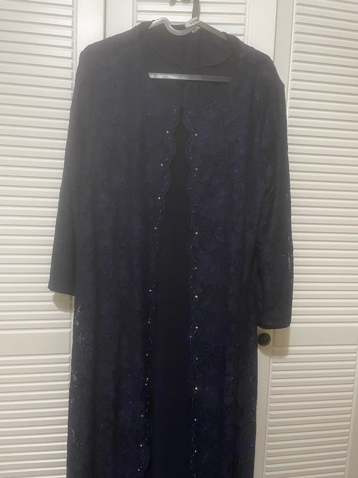 Uzun Siyah Nakışlı Gotik Abiye - Görsel 3