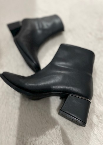 Siyah Deri Tokalı Topuklu Kadın Bot - Görsel 2