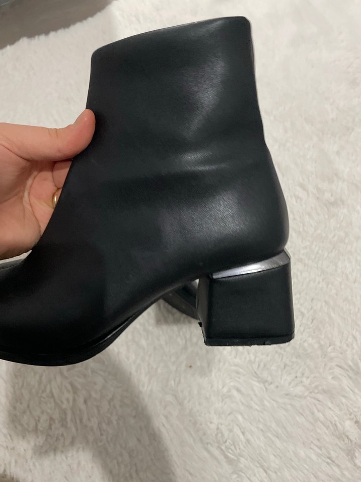 Siyah Deri Tokalı Topuklu Kadın Bot - Görsel 4