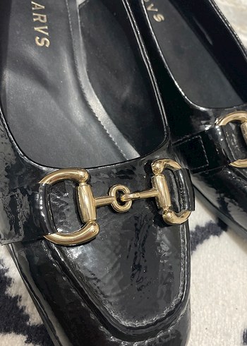 Klasik Şıklıkta Siyah Parlak Tokalı Loafer - Görsel 2