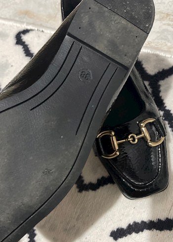 Klasik Şıklıkta Siyah Parlak Tokalı Loafer - Görsel 4