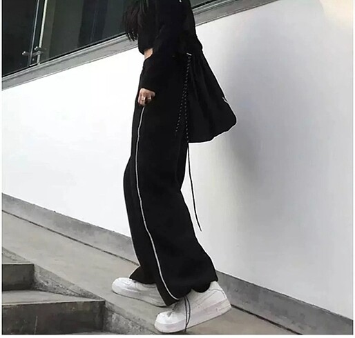 xs Beden Siyah paçaları lastikli eşofman altı