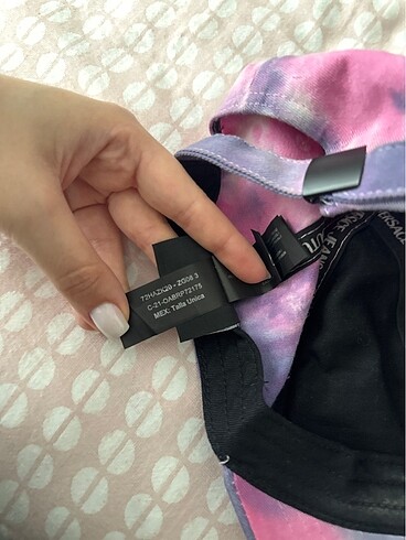 m Beden Versace jeans şapka