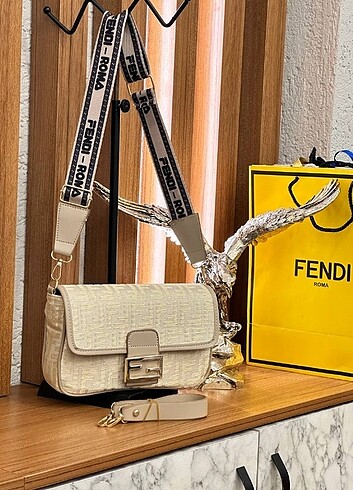 KADIN KREM FENDİ ÇANTA 