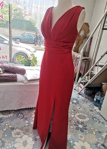 Diğer Kırmızı saten gece elbisesi