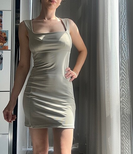 Bej mini elbise
