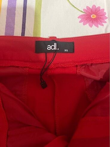 adl kırmızı pantolon