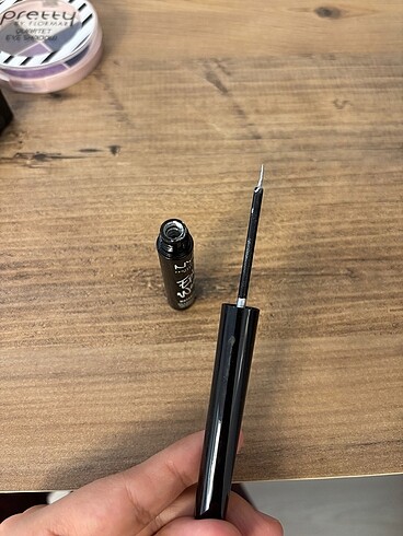 Beden Nyx epic wear metalik eyeliner