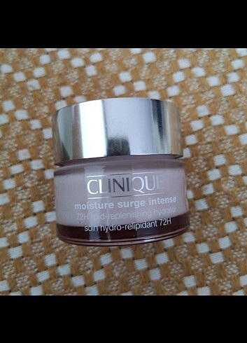 Clinique moisture surge intense