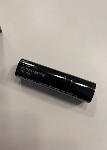 Avon Ultra Matte Siyah Ruj