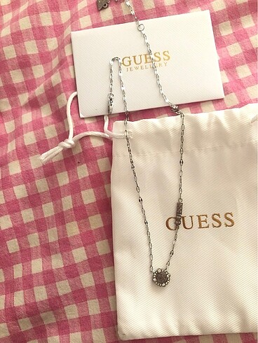 Guess Guess kolye