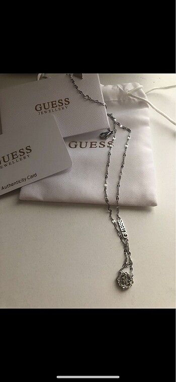Guess kolye