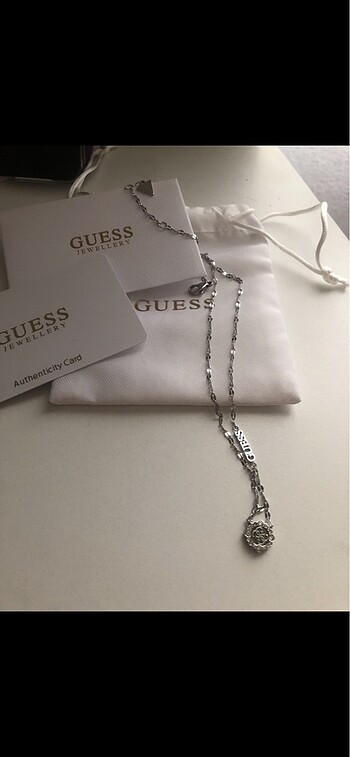 Guess Guess kolye