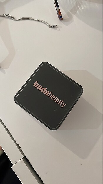 Huda Beauty Pembe Pudra