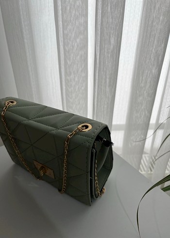 Zincir Detaylı Koyu Yeşil Yılan Desenli Deri Çanta - Görsel 3