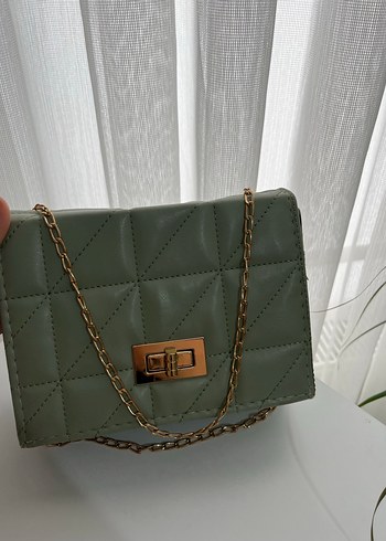 Zincir Detaylı Koyu Yeşil Yılan Desenli Deri Çanta - Görsel 4