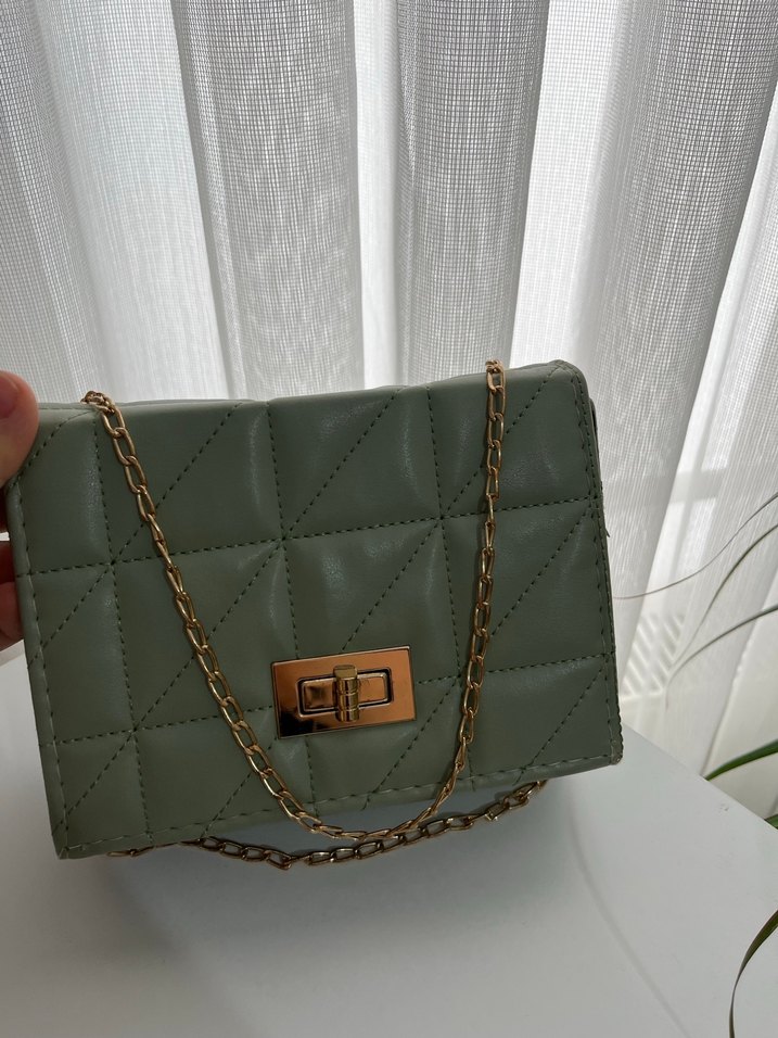 Zincir Detaylı Koyu Yeşil Yılan Desenli Deri Çanta - Görsel 4