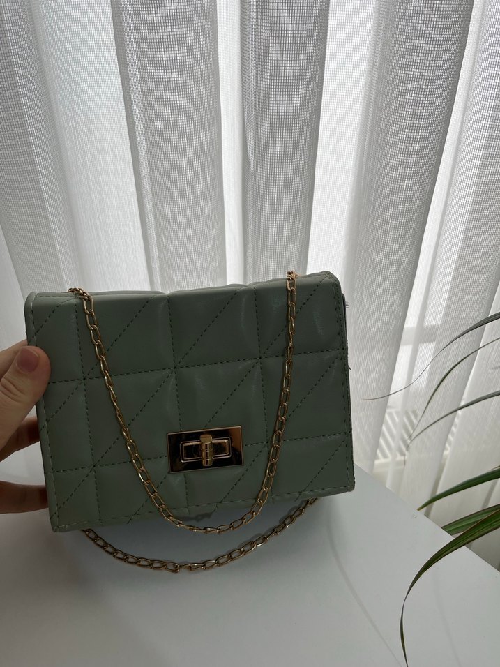 Zincir Detaylı Koyu Yeşil Yılan Desenli Deri Çanta - Görsel 2