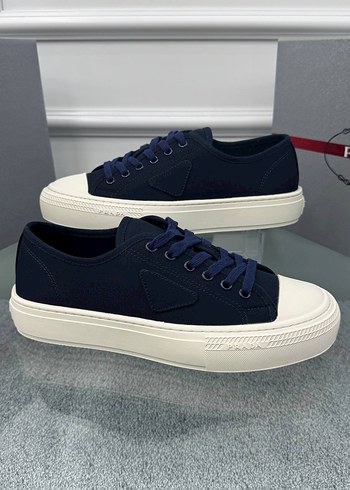 38 Beden mavi Renk Prada spor ayakkabı
