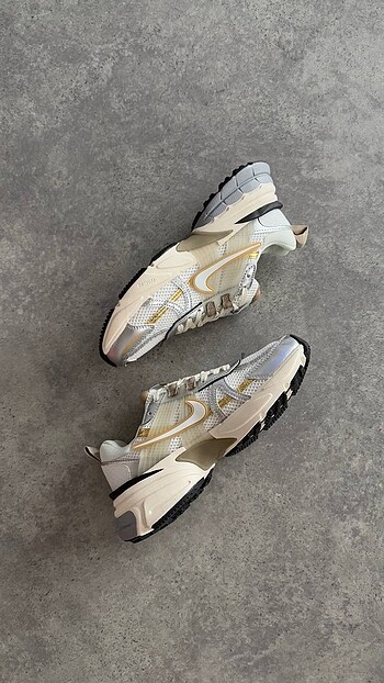 Nike v2k run khaki metallic silver